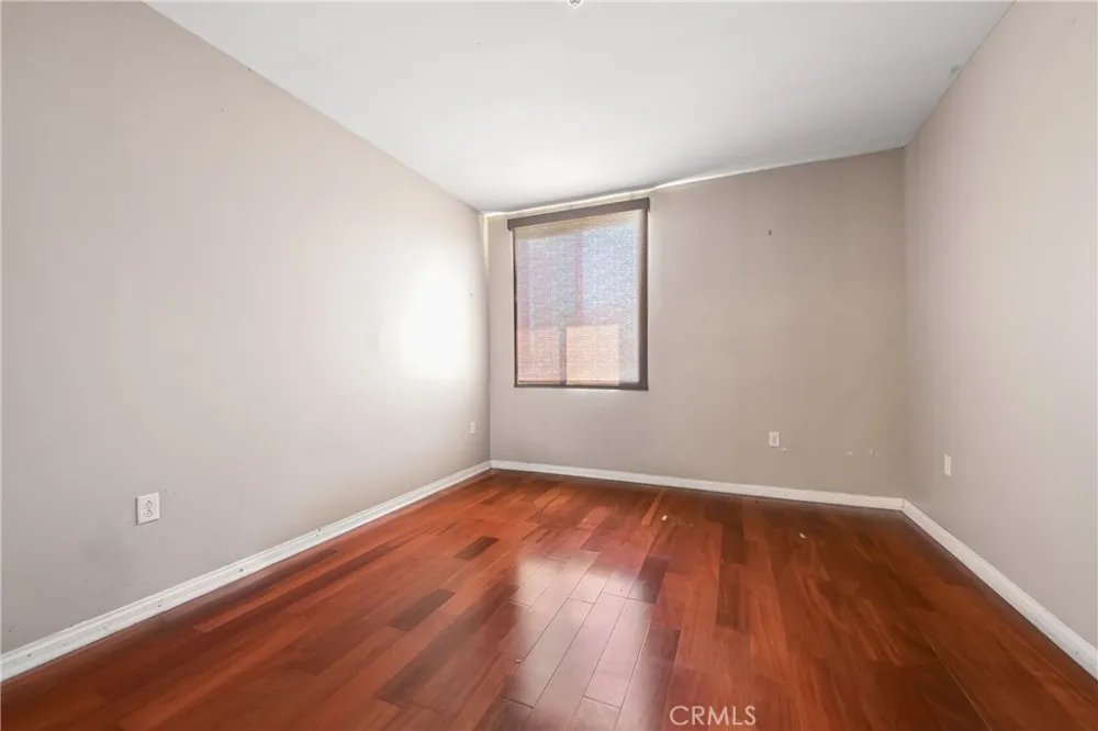 3740 Santa Rosalia #402 Los Angeles, CA 90008