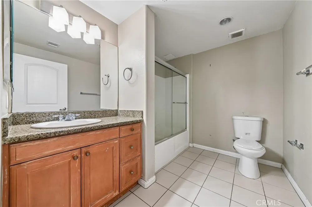 3740 Santa Rosalia #402 Los Angeles, CA 90008