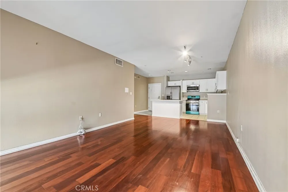 3740 Santa Rosalia #402 Los Angeles, CA 90008