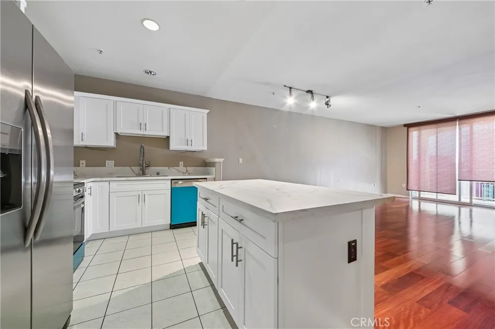 3740 Santa Rosalia #402 Los Angeles, CA 90008
