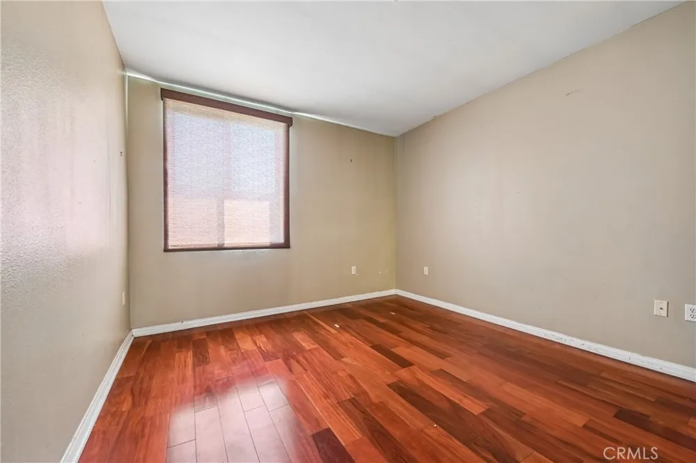 3740 Santa Rosalia #402 Los Angeles, CA 90008