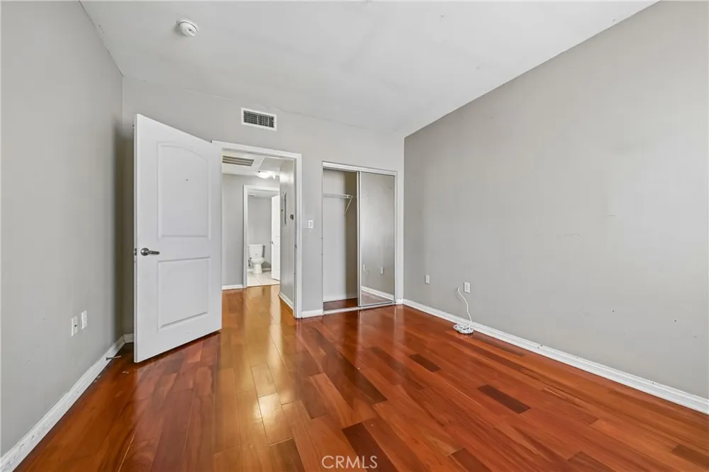3740 Santa Rosalia #402 Los Angeles, CA 90008