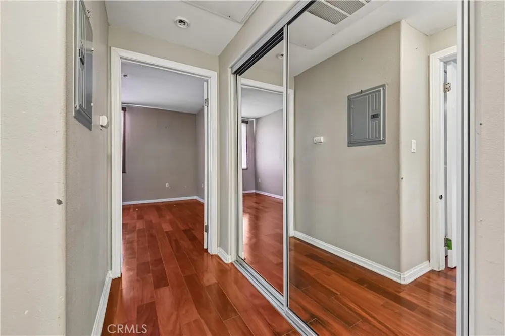 3740 Santa Rosalia #402 Los Angeles, CA 90008