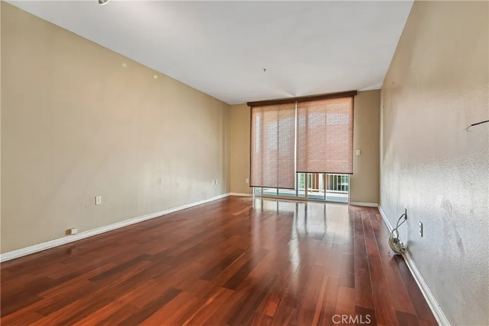 3740 Santa Rosalia #402 Los Angeles, CA 90008
