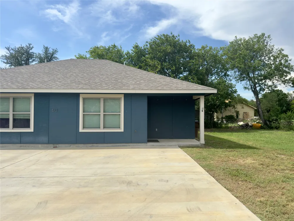 513 W China Street #B Lockhart, TX 78644