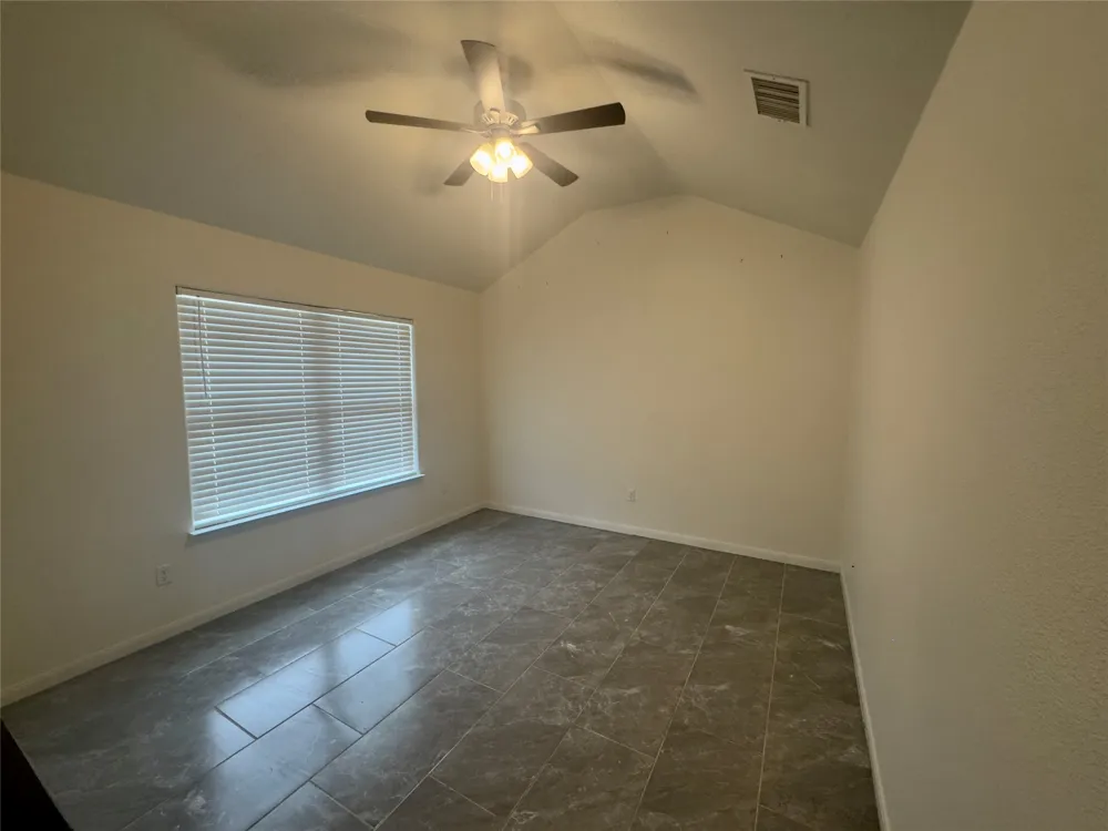 513 W China Street #B Lockhart, TX 78644