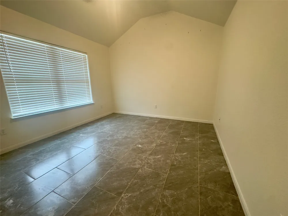 513 W China Street #B Lockhart, TX 78644