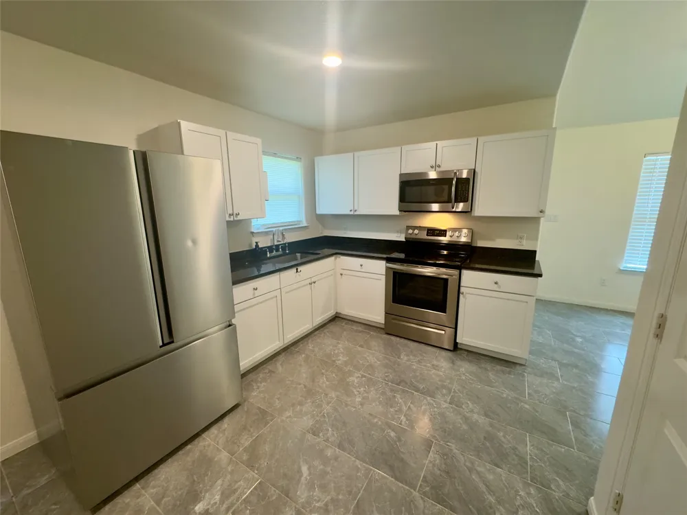 513 W China Street #B Lockhart, TX 78644