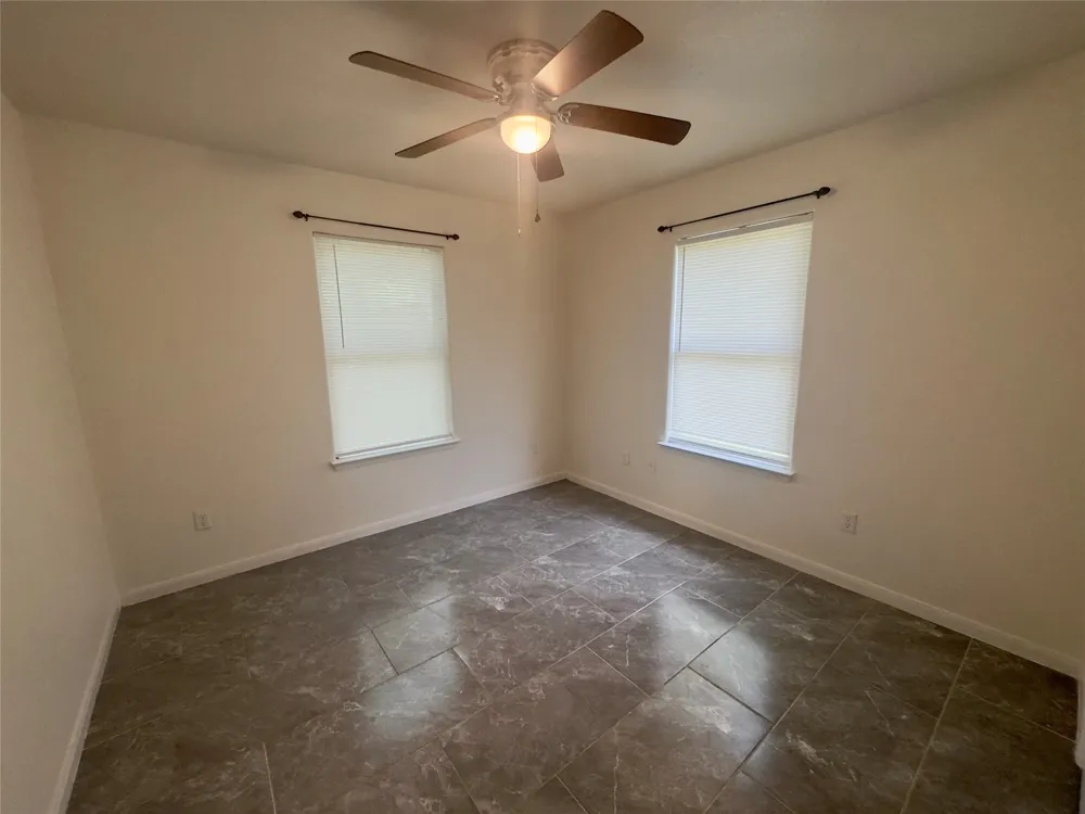 513 W China Street #B Lockhart, TX 78644