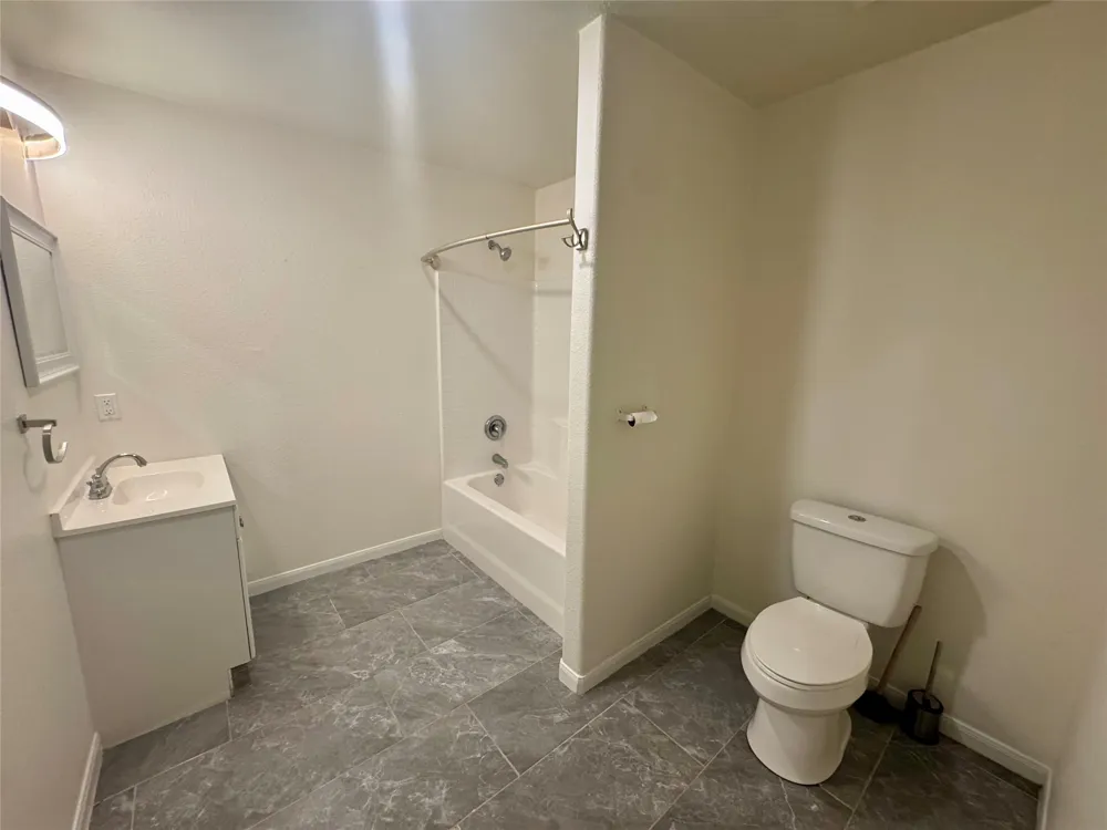 513 W China Street #B Lockhart, TX 78644