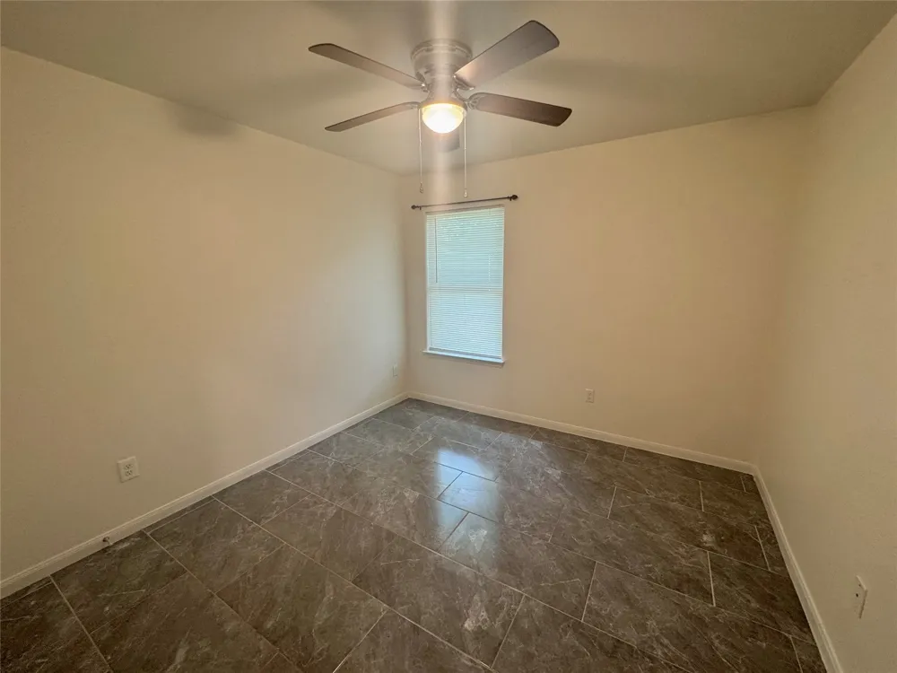 513 W China Street #B Lockhart, TX 78644