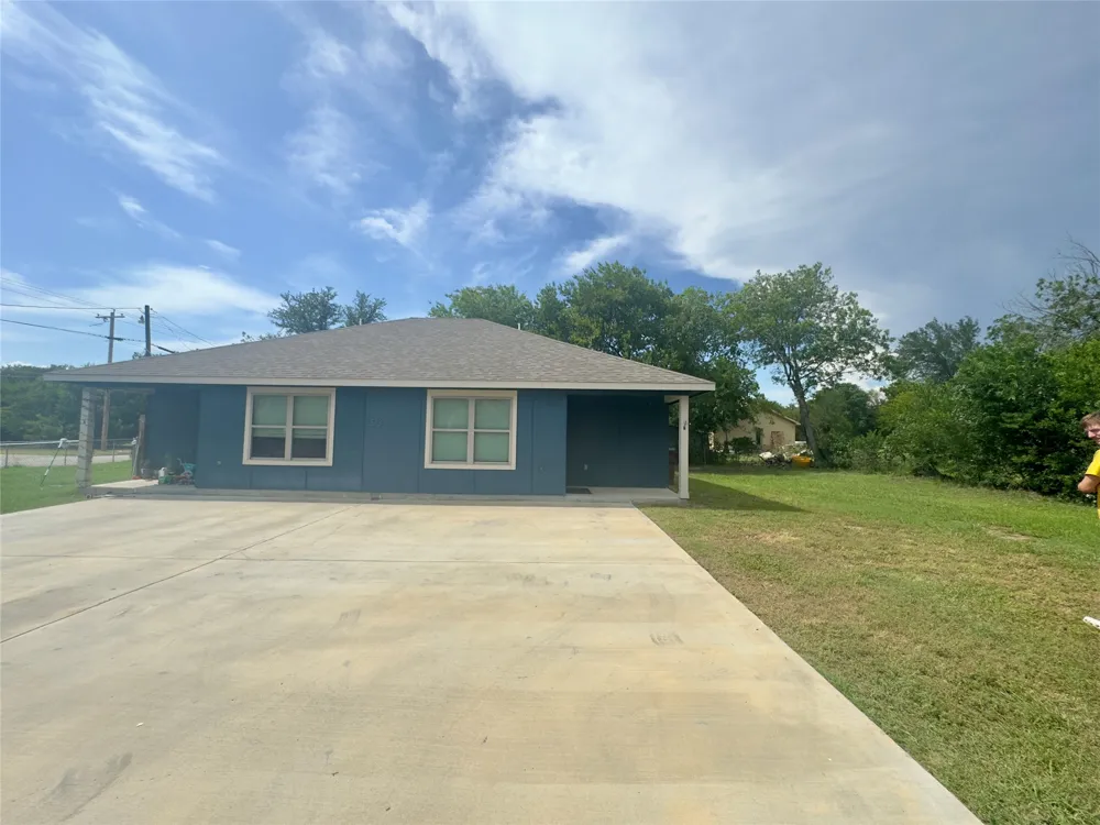 513 W China Street #B Lockhart, TX 78644