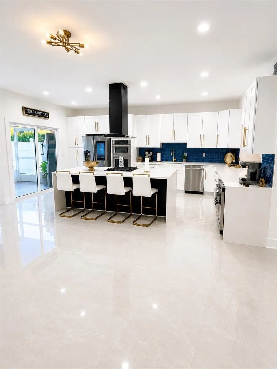 452 BATH CLUB BOULEVARD North Redington Beach, FL 33708