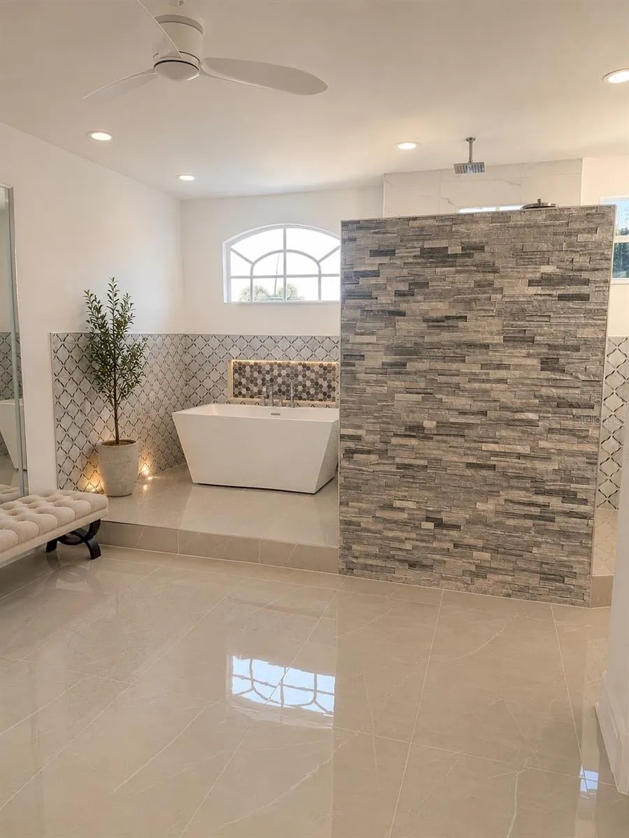 452 BATH CLUB BOULEVARD North Redington Beach, FL 33708