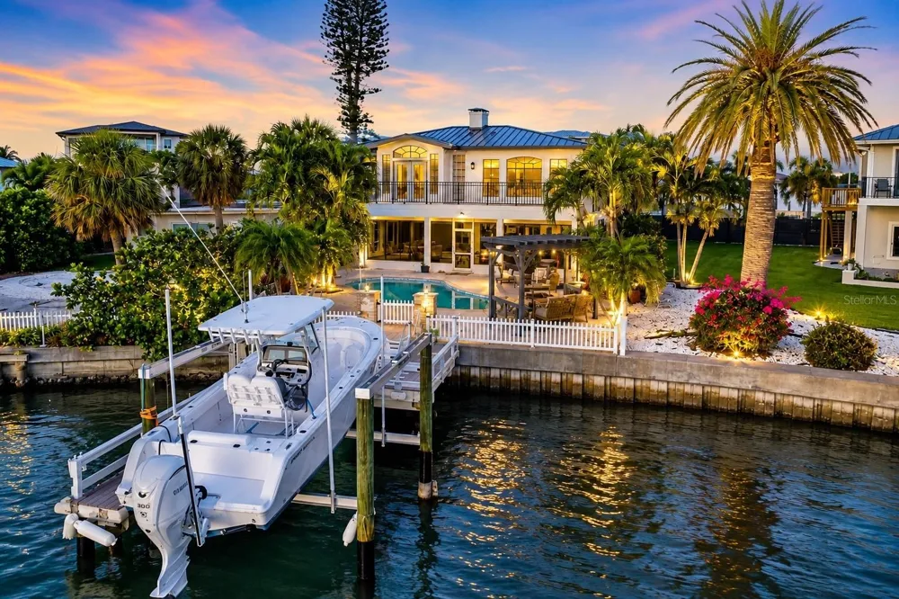 452 BATH CLUB BOULEVARD North Redington Beach, FL 33708