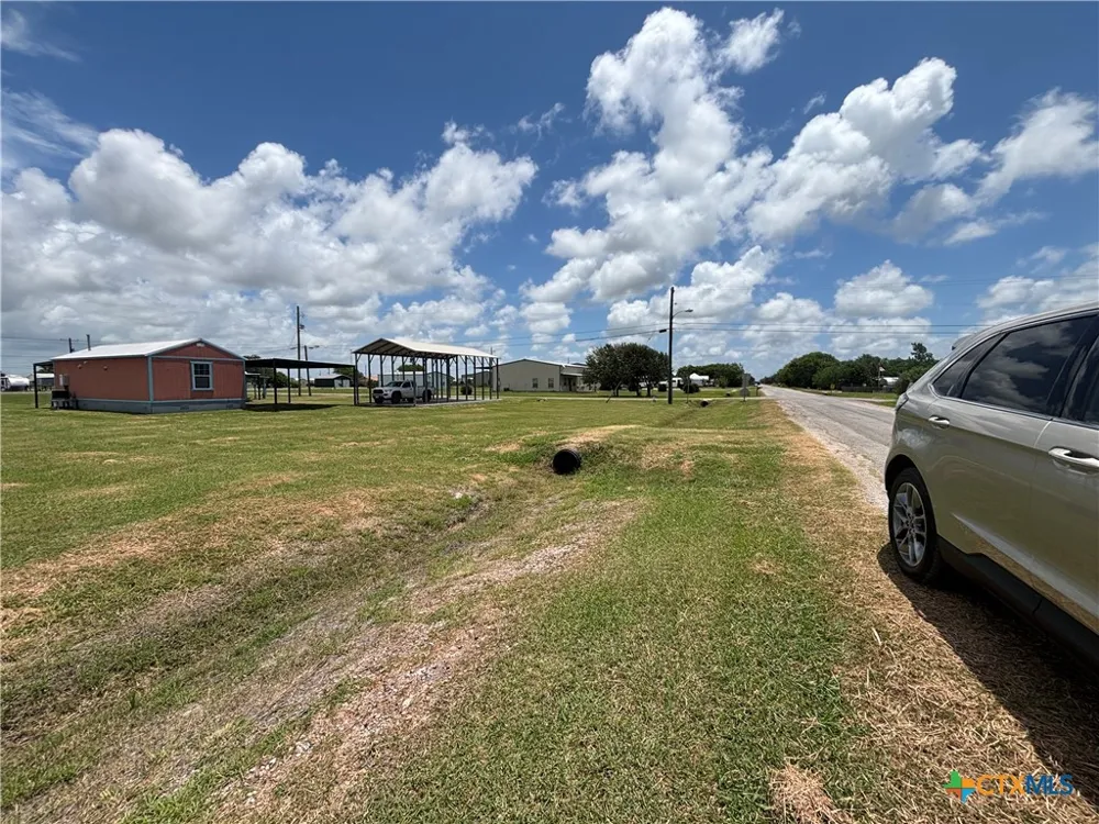 1306 W Broadway Avenue Seadrift, TX 77983