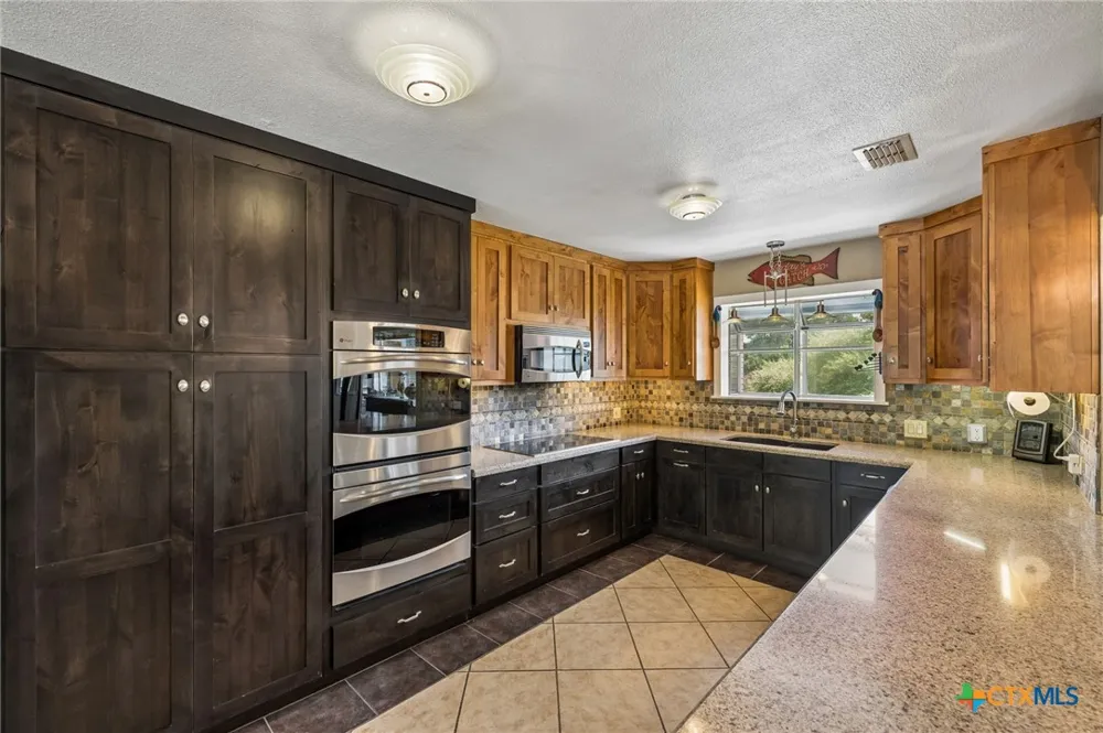 160 Lakeside Drive Seguin, TX 78155