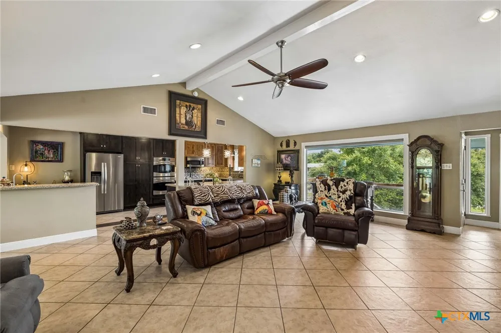 160 Lakeside Drive Seguin, TX 78155