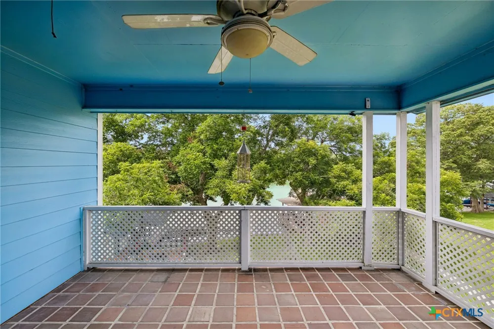 160 Lakeside Drive Seguin, TX 78155