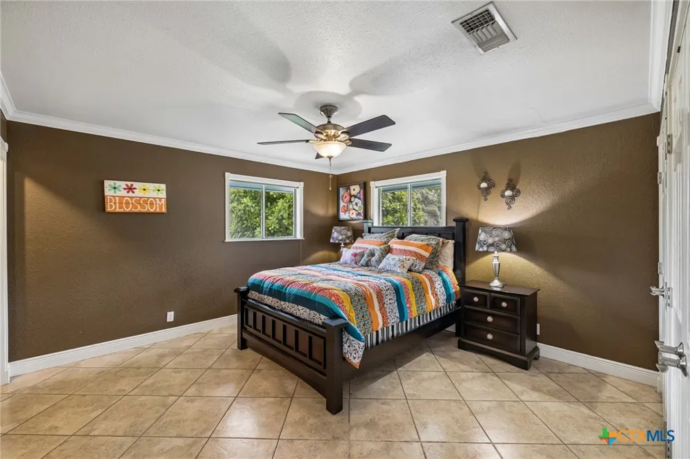 160 Lakeside Drive Seguin, TX 78155
