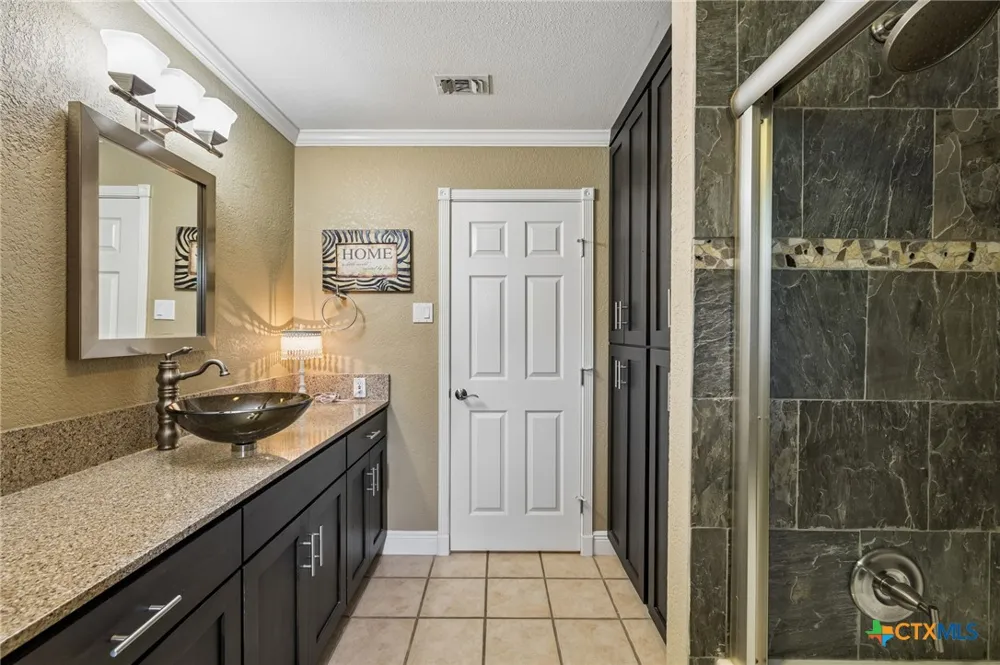 160 Lakeside Drive Seguin, TX 78155