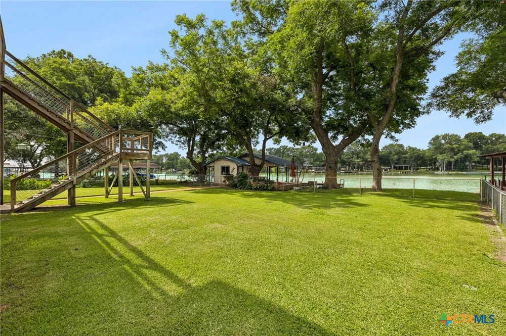 160 Lakeside Drive Seguin, TX 78155
