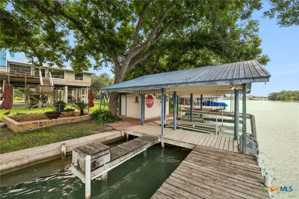 160 Lakeside Drive Seguin, TX 78155