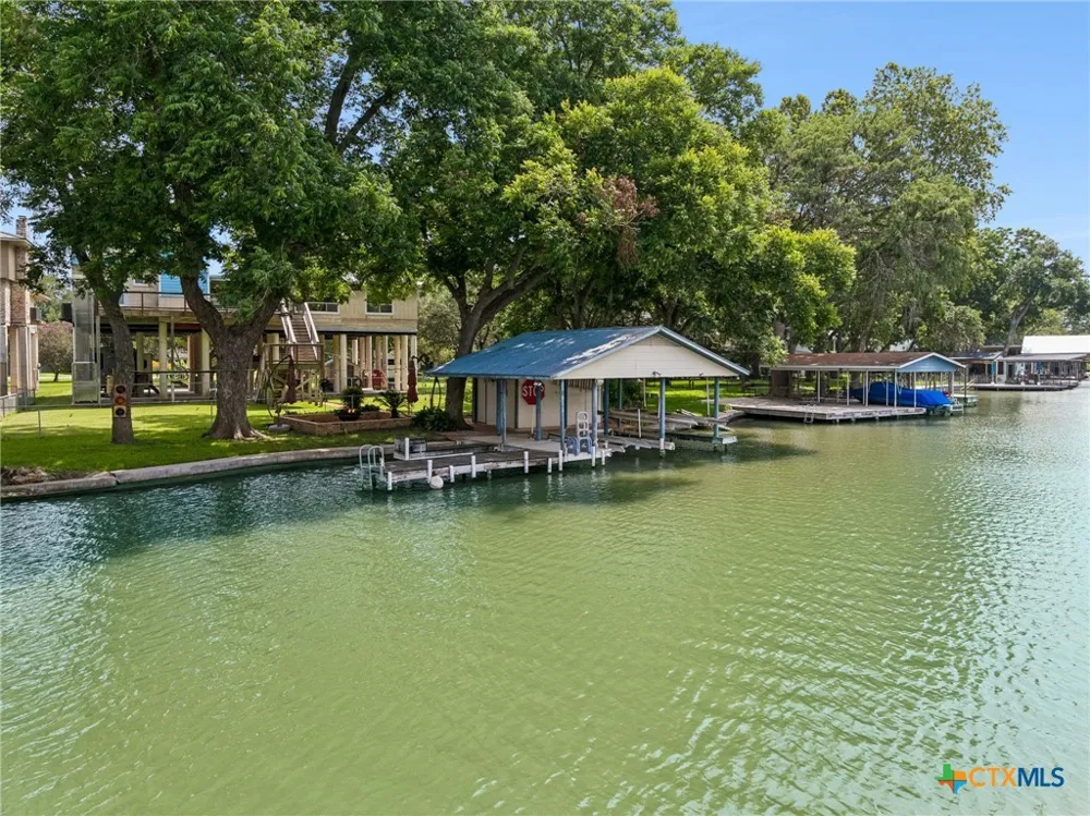 160 Lakeside Drive Seguin, TX 78155