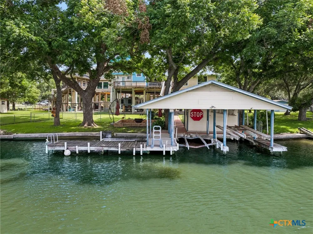 160 Lakeside Drive Seguin, TX 78155