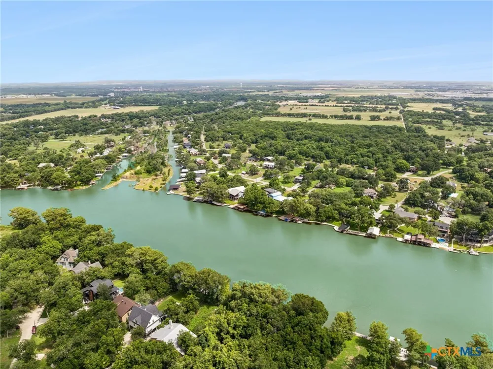 160 Lakeside Drive Seguin, TX 78155