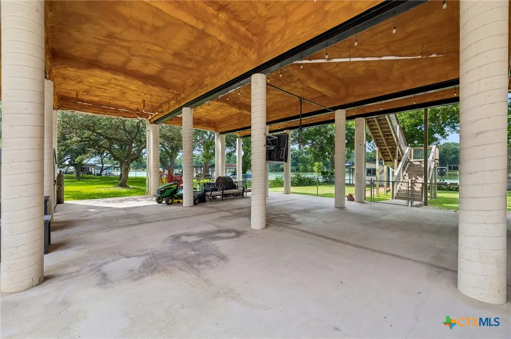 160 Lakeside Drive Seguin, TX 78155