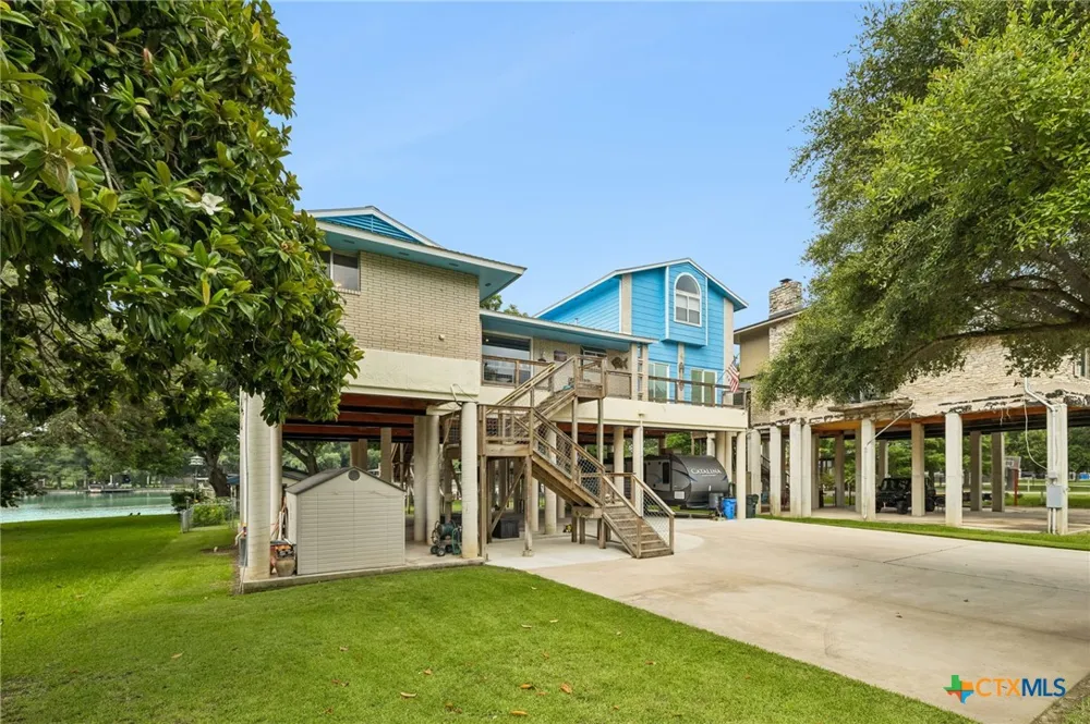 160 Lakeside Drive Seguin, TX 78155