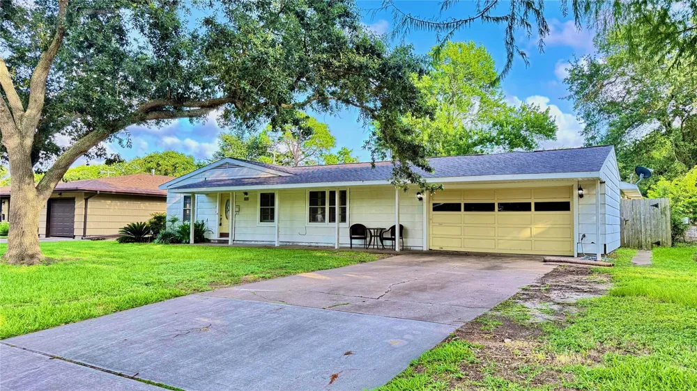 321 20th Avenue Texas City, TX 77590