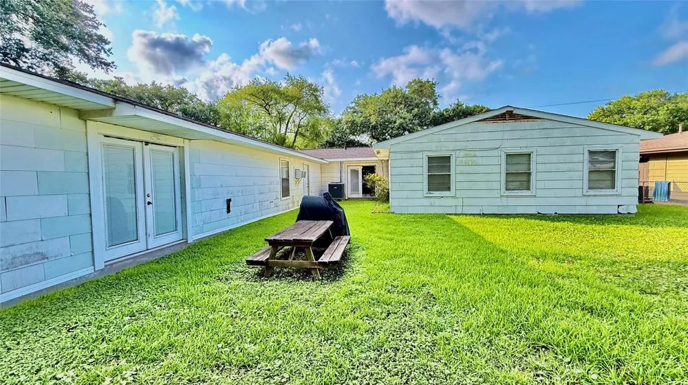 321 20th Avenue Texas City, TX 77590