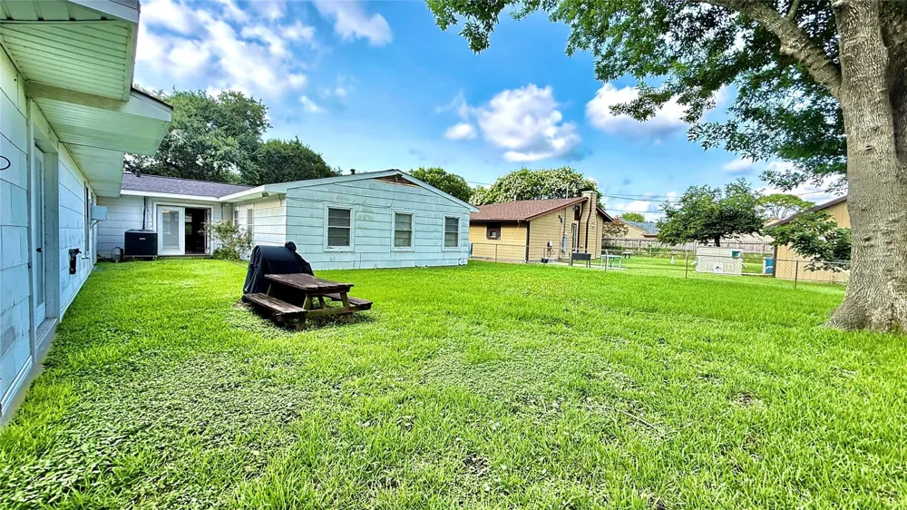 321 20th Avenue Texas City, TX 77590