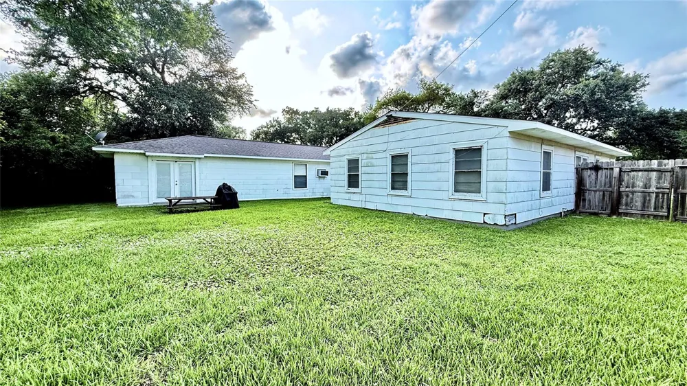 321 20th Avenue Texas City, TX 77590