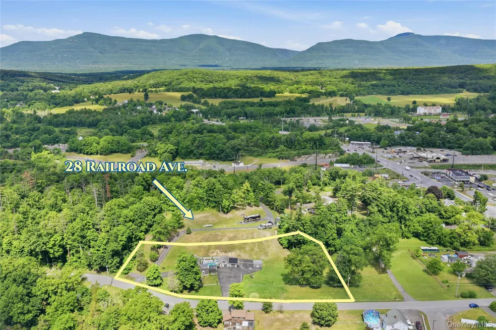 28 Railroad Avenue Saugerties, NY 12477