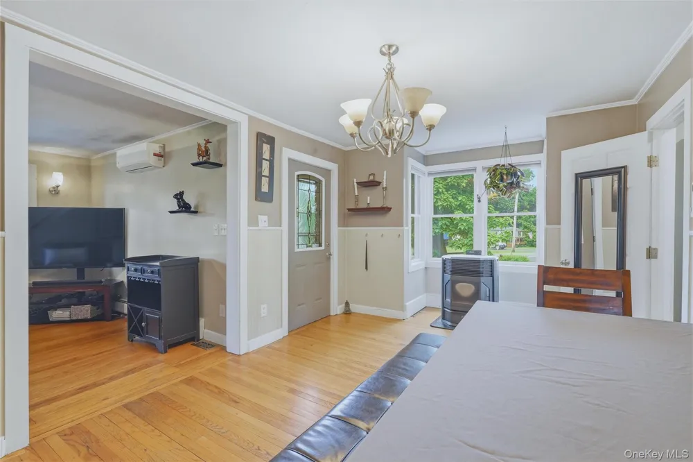 28 Railroad Avenue Saugerties, NY 12477