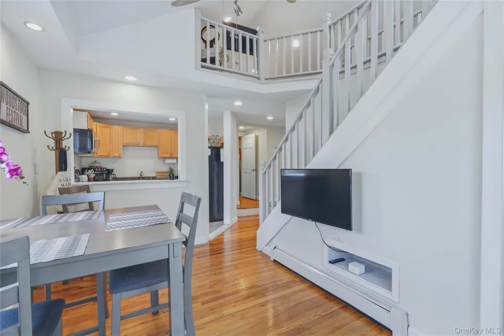 28 Railroad Avenue Saugerties, NY 12477