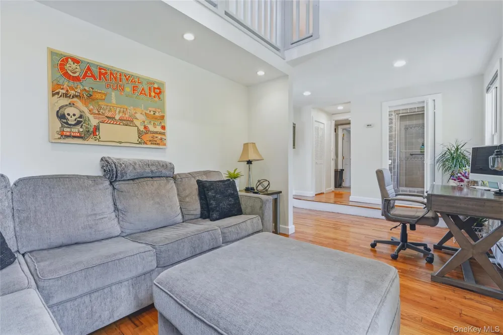 28 Railroad Avenue Saugerties, NY 12477