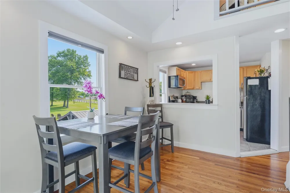 28 Railroad Avenue Saugerties, NY 12477