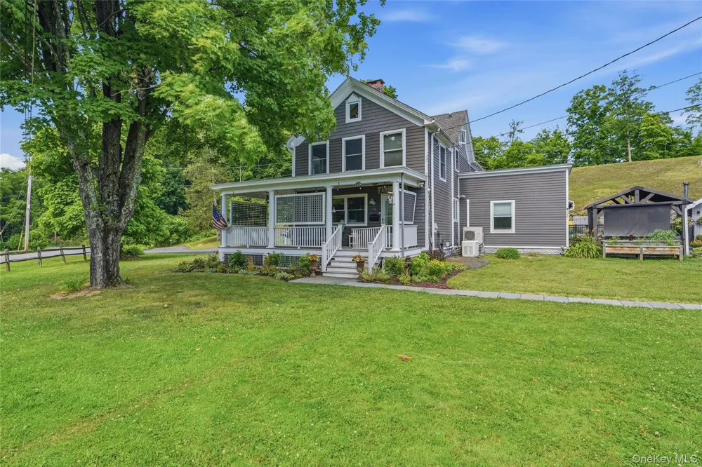 28 Railroad Avenue Saugerties, NY 12477