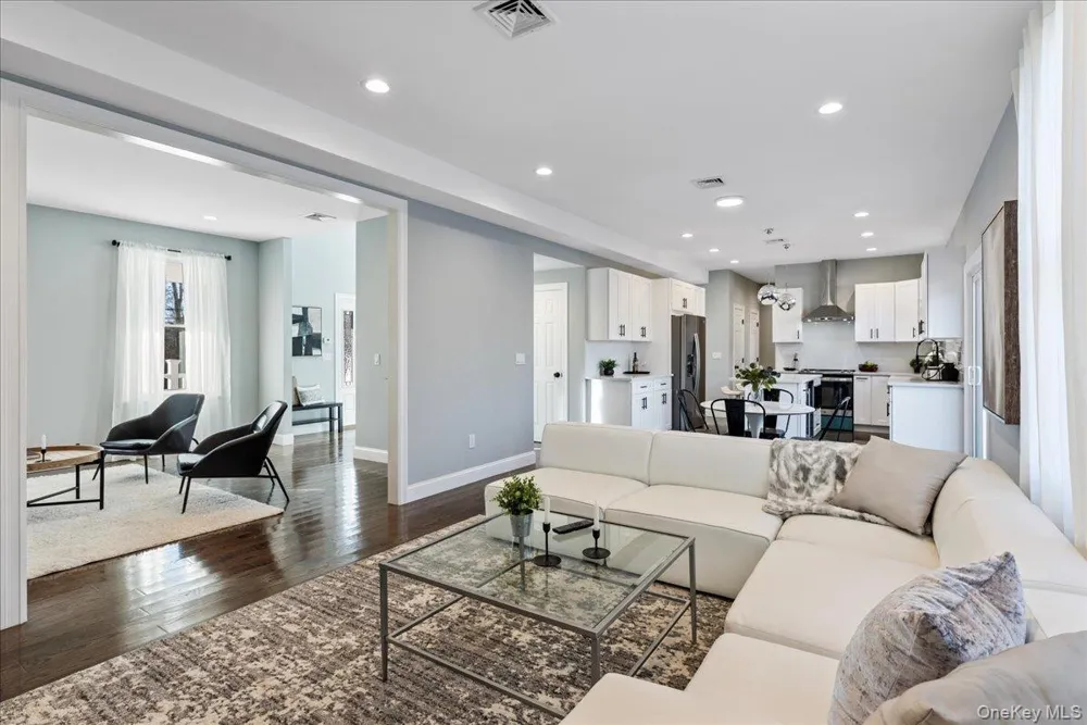 71 Stuyvesant Avenue Mastic, NY 11950