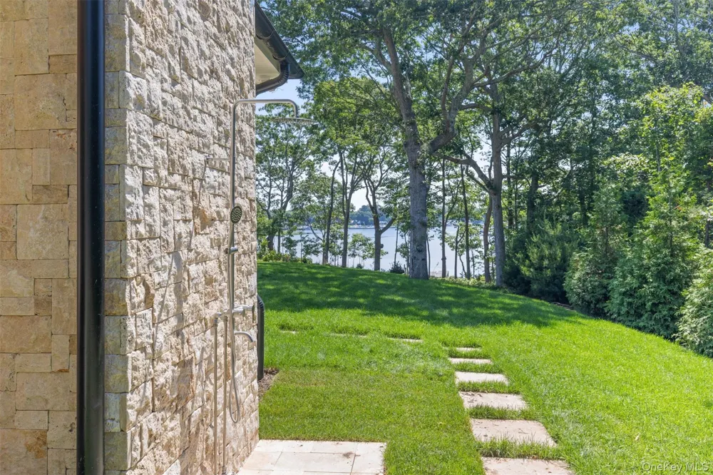 1775 Point Pleasant Road Mattituck, NY 11952