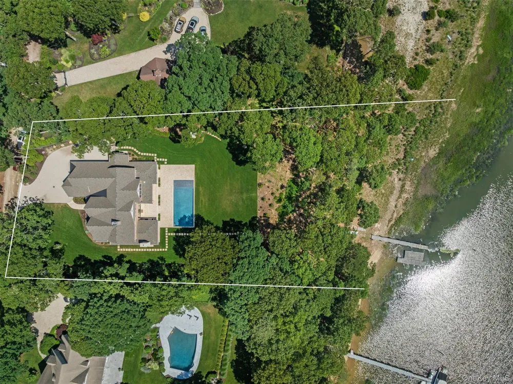 1775 Point Pleasant Road Mattituck, NY 11952