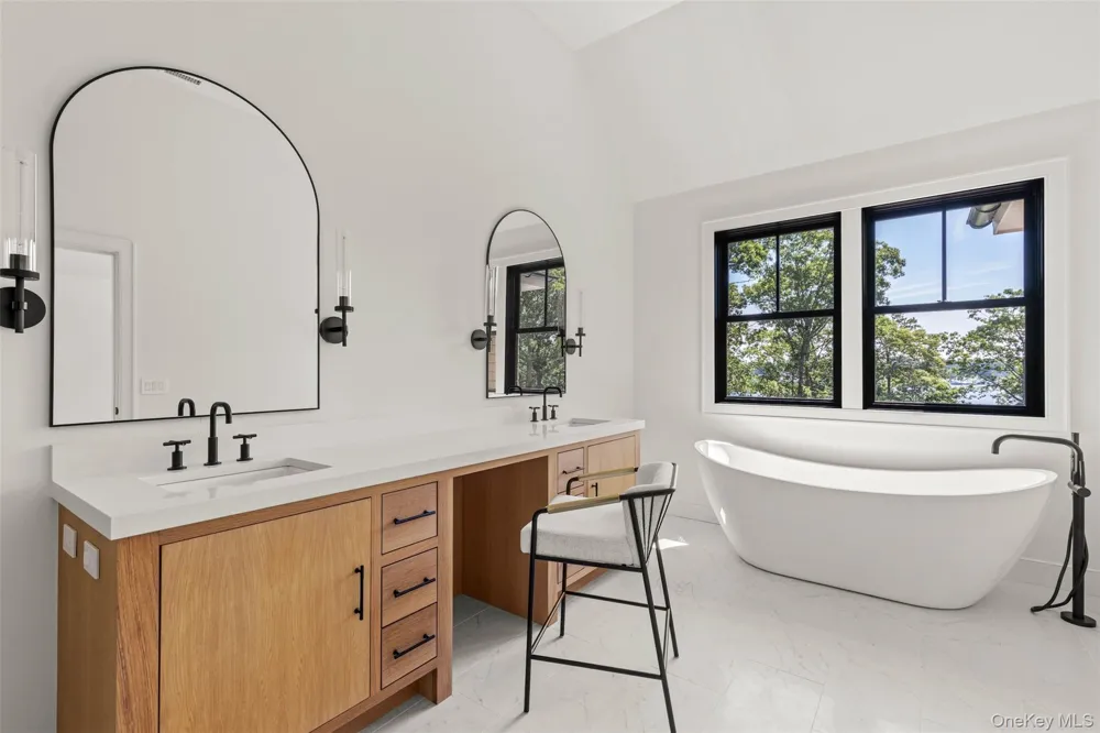 1775 Point Pleasant Road Mattituck, NY 11952