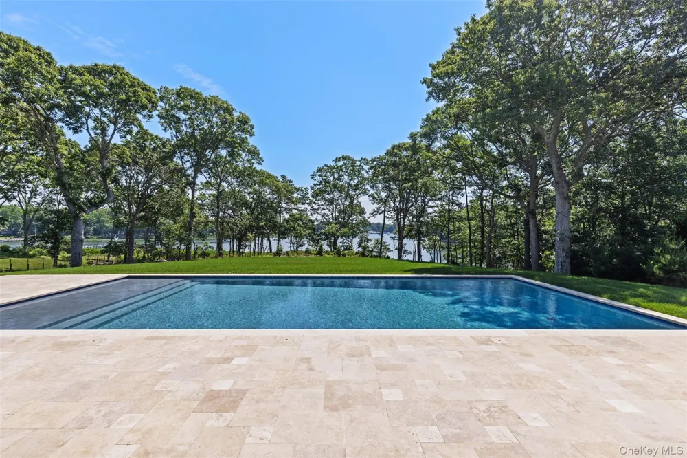 1775 Point Pleasant Road Mattituck, NY 11952