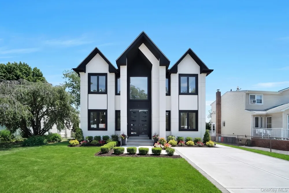 748 Carman Avenue Westbury, NY 11590