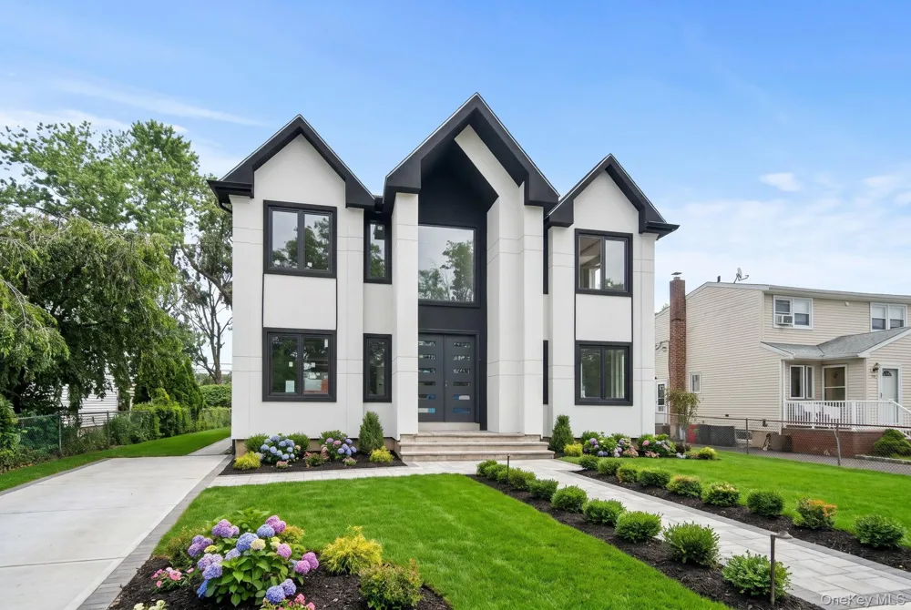 748 Carman Avenue Westbury, NY 11590