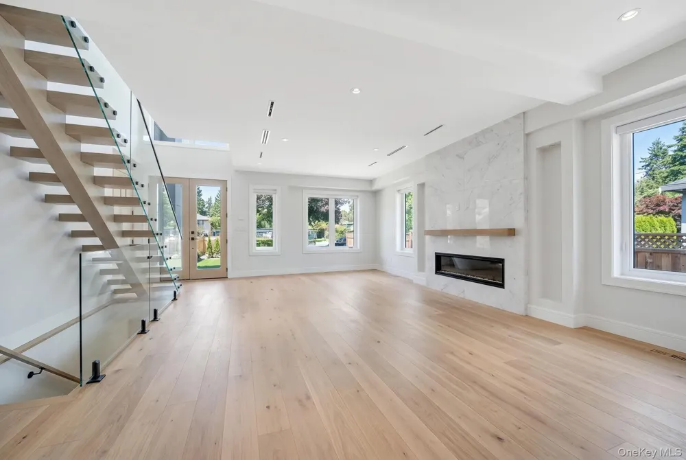 748 Carman Avenue Westbury, NY 11590